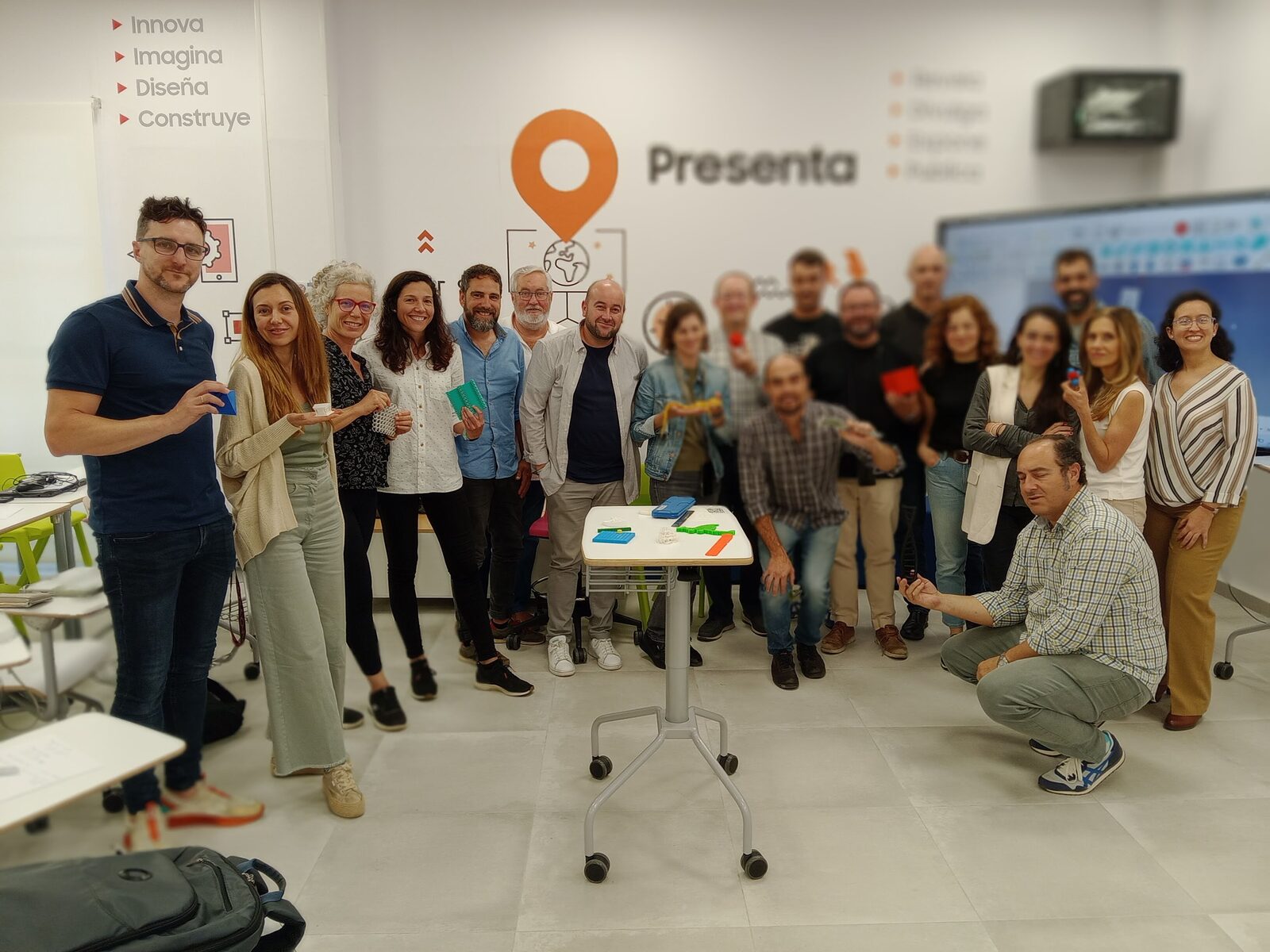 Grupo de docentes en una formación de Robot-Edu